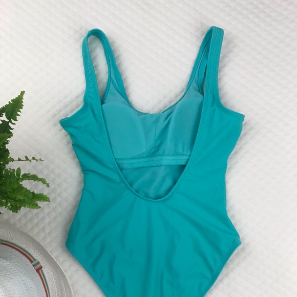 Swimsuit - Picture 6 of 8